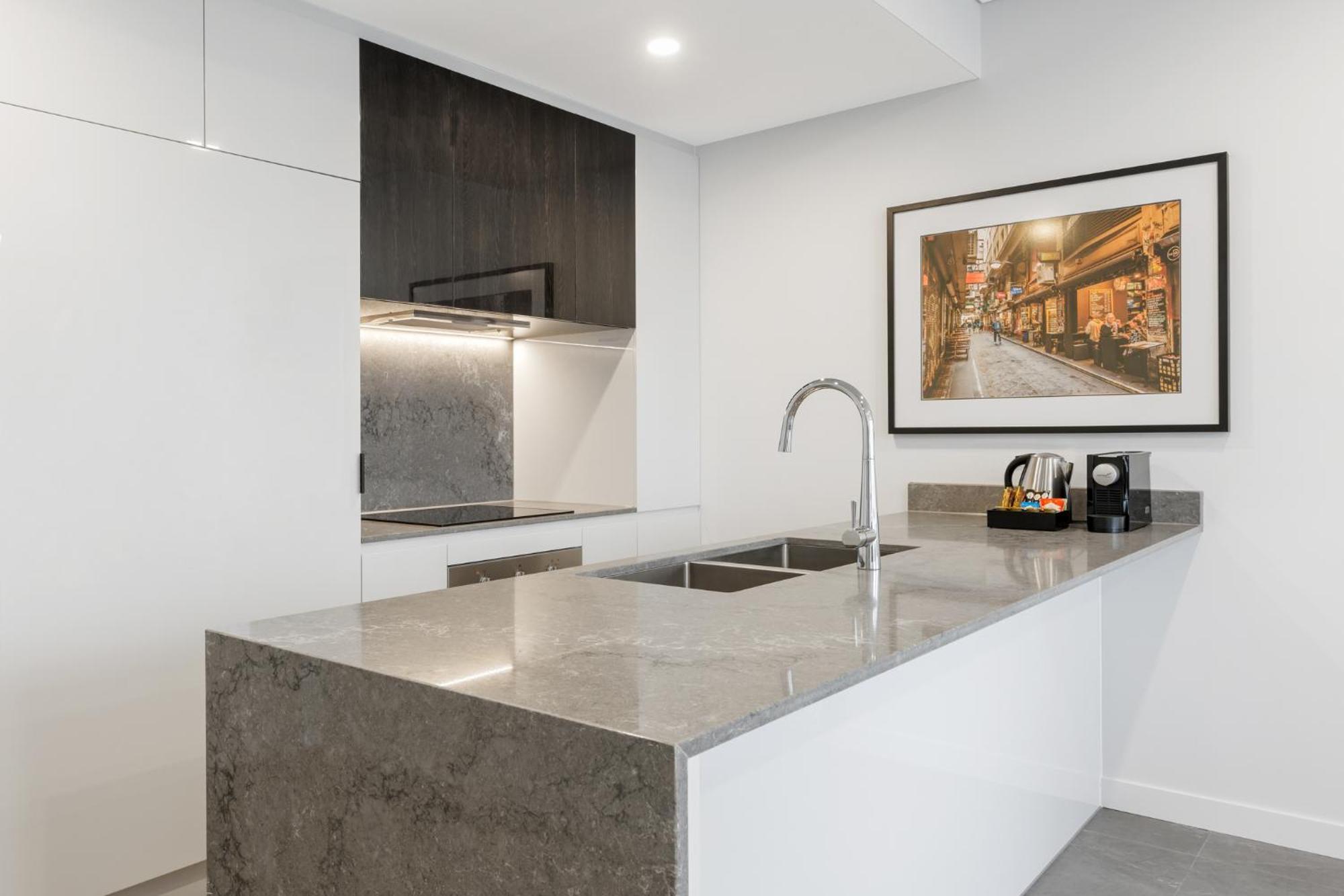 Meriton Suites Μελβούρνη Εξωτερικό φωτογραφία A kitchen in a typical apartment